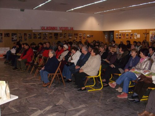 Predavanja se je udeležilo več kot 100 obiskovalcev